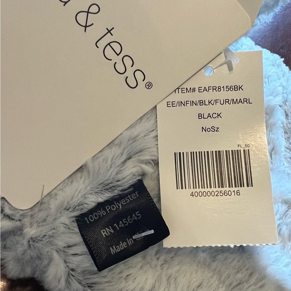 NWT Mia & Tess Infinity Pale Gray Plush Scarf - Picture 2 of 2